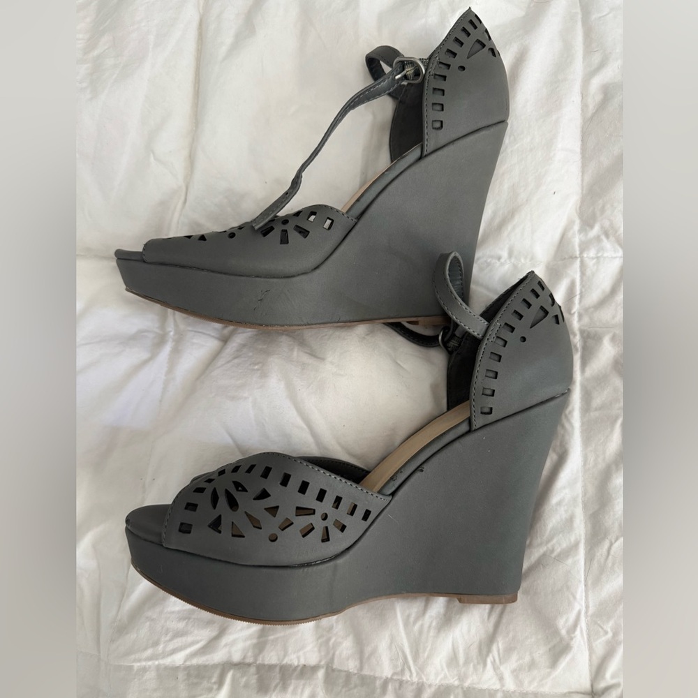 Sbicca Gray Wedge Sandals with Cutout Design